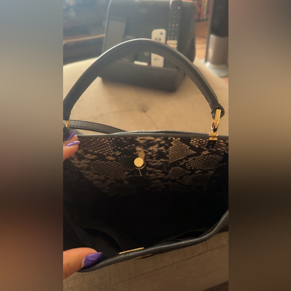 Michael Kors Black & Gold Penelope Large Leather Satchel - Picture 7 of 10